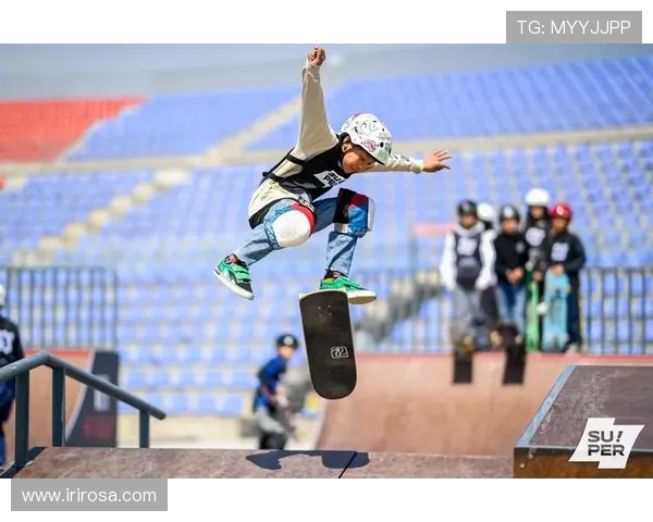 重庆滑板队展现卓越灵活性实力创新高引领全国滑板新潮流